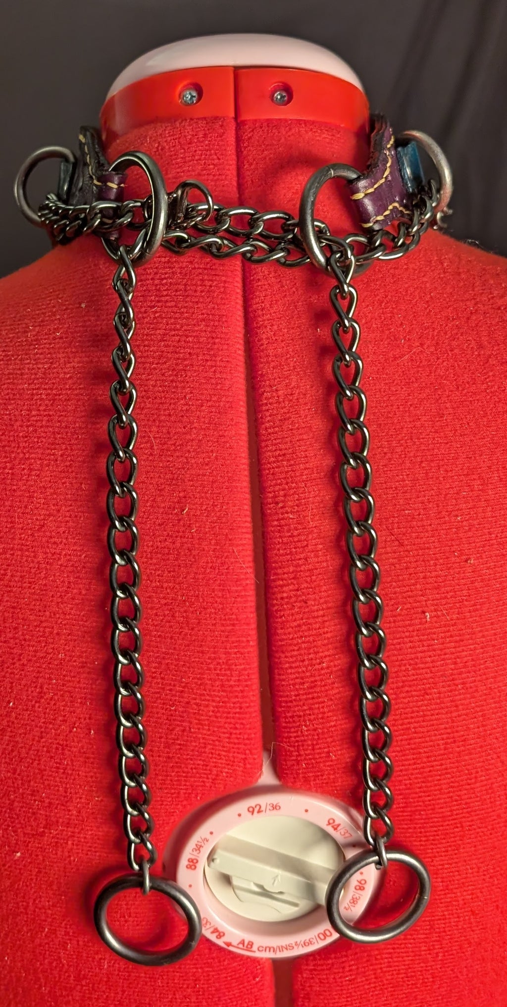 Custom choker collar, ergonomic cut