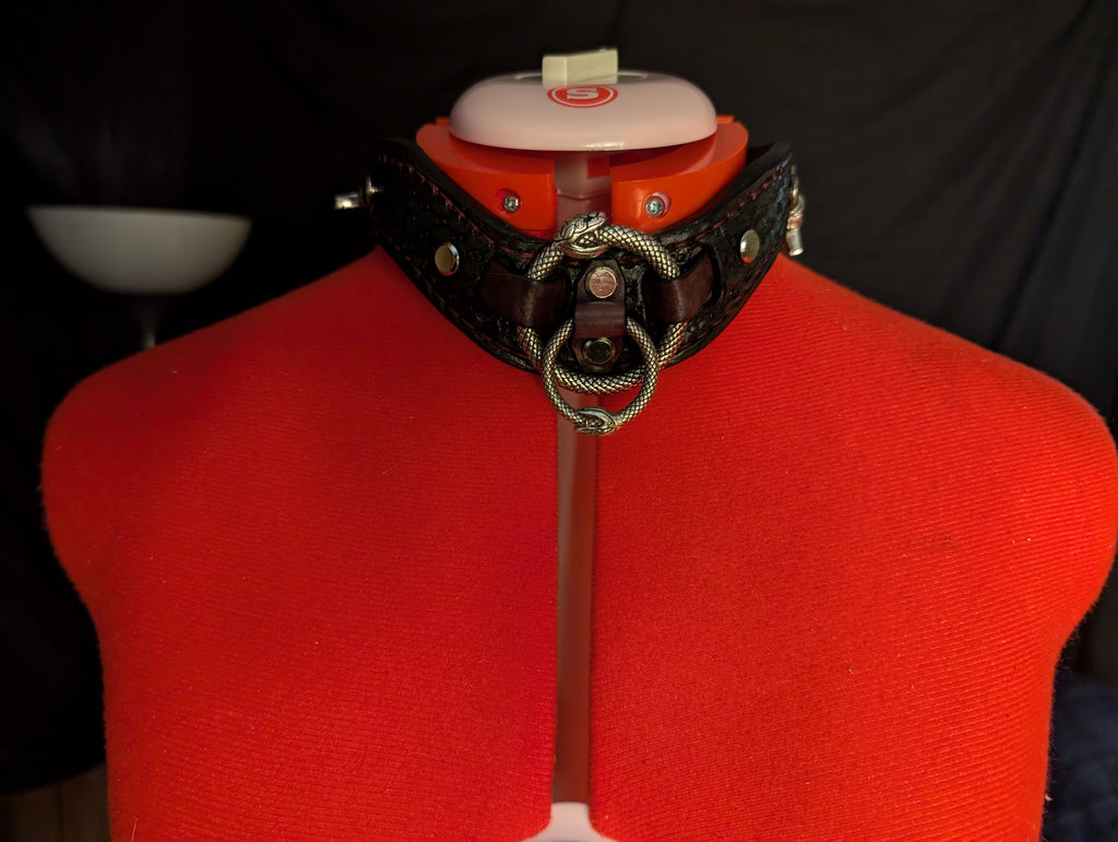 Custom choker collar, ergonomic cut