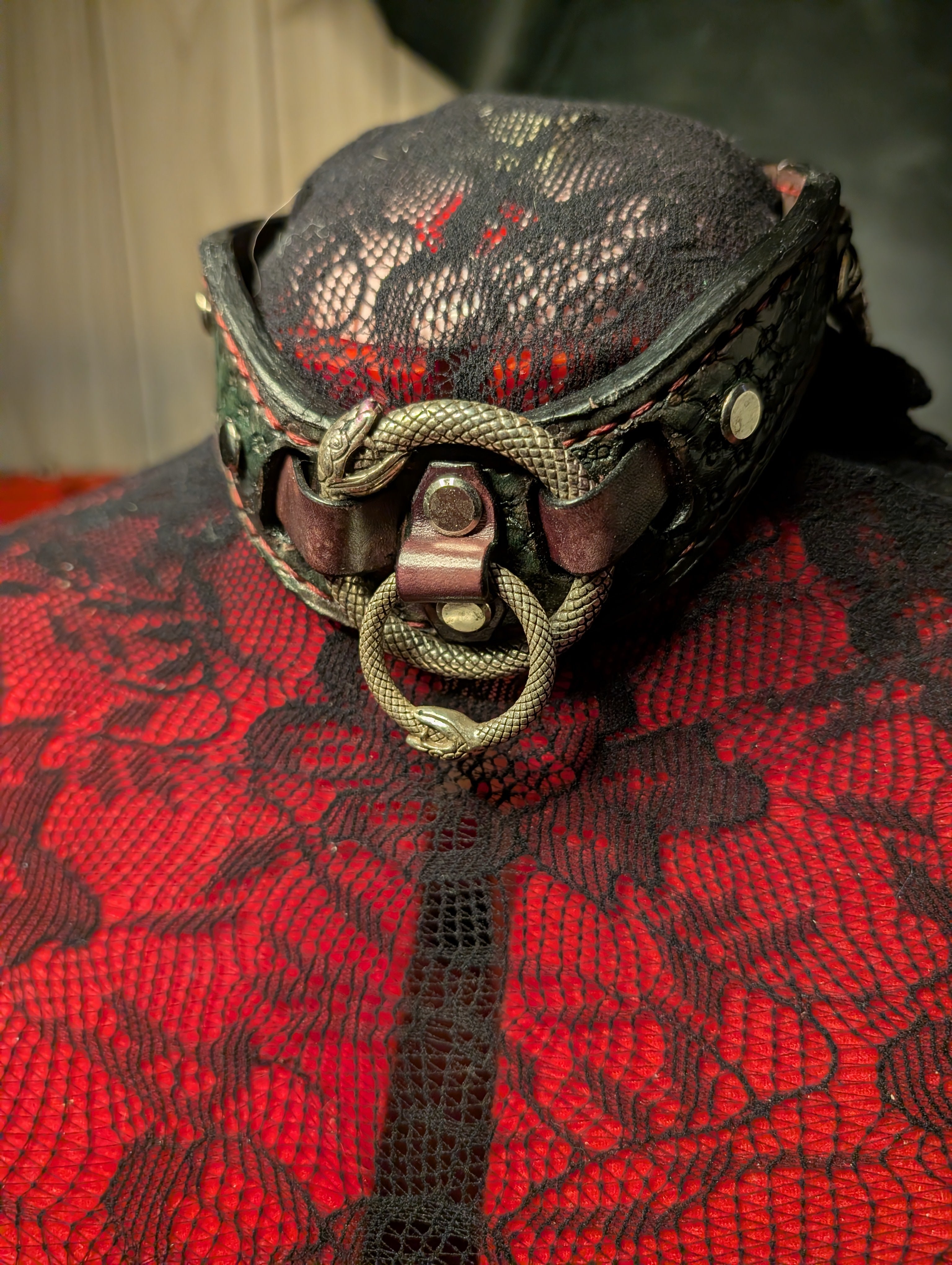 Infinity snake collar