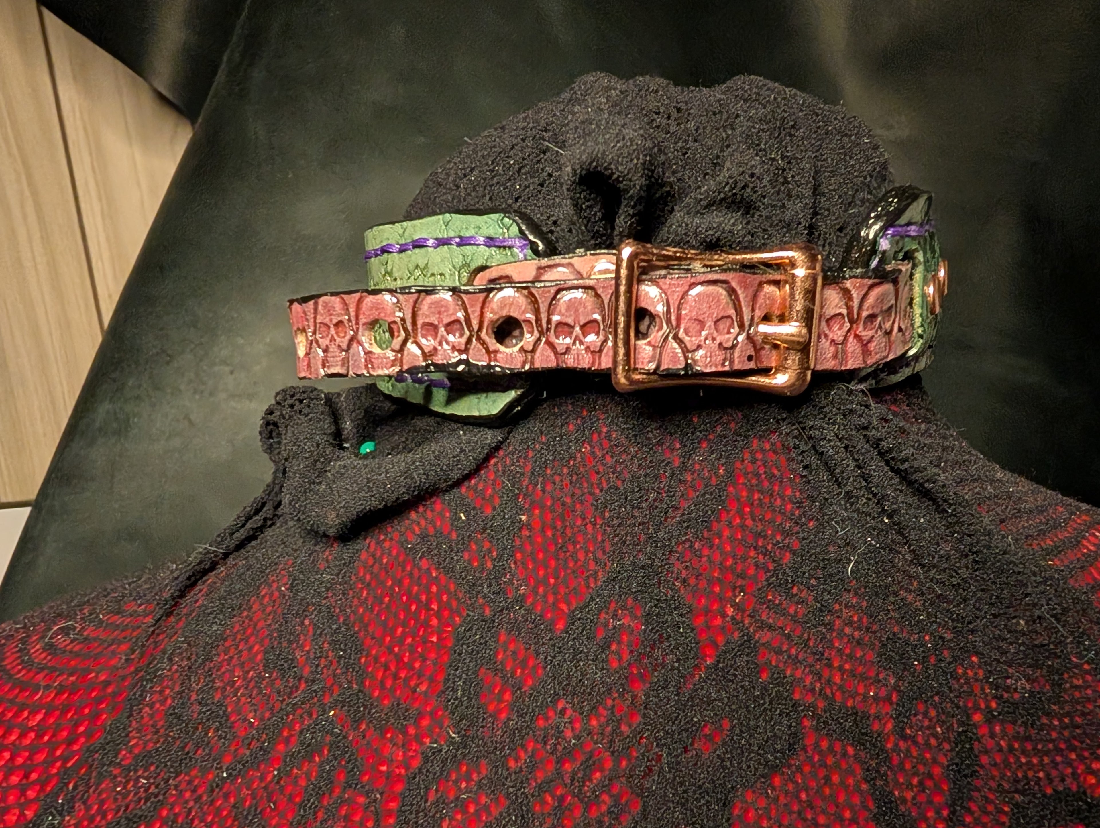 Bondage buckle collar,