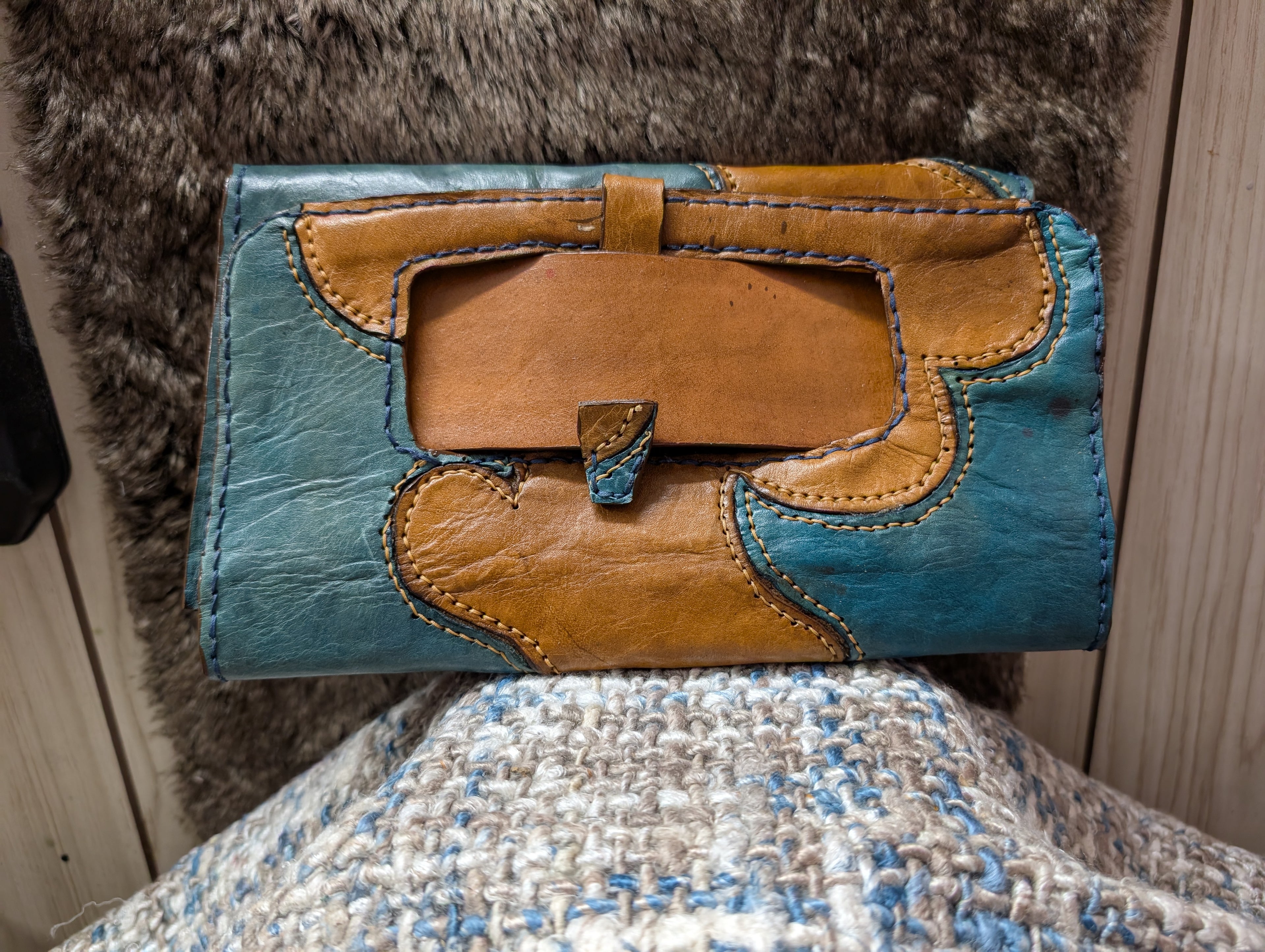 Color block lined clutch