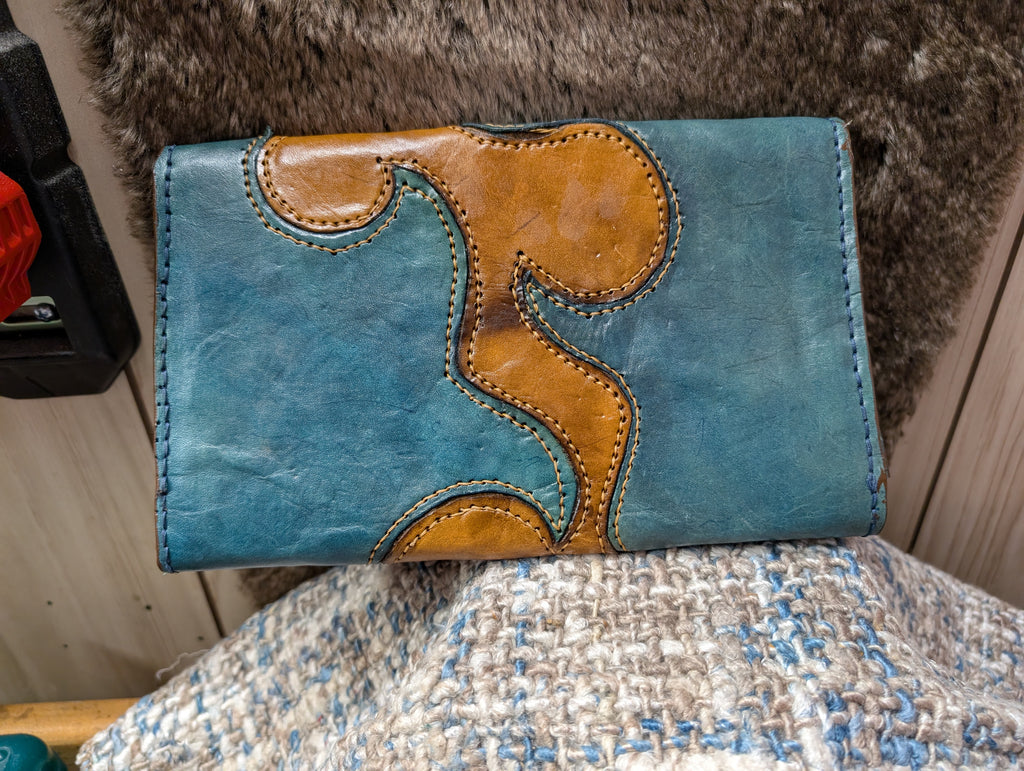 Color block lined clutch