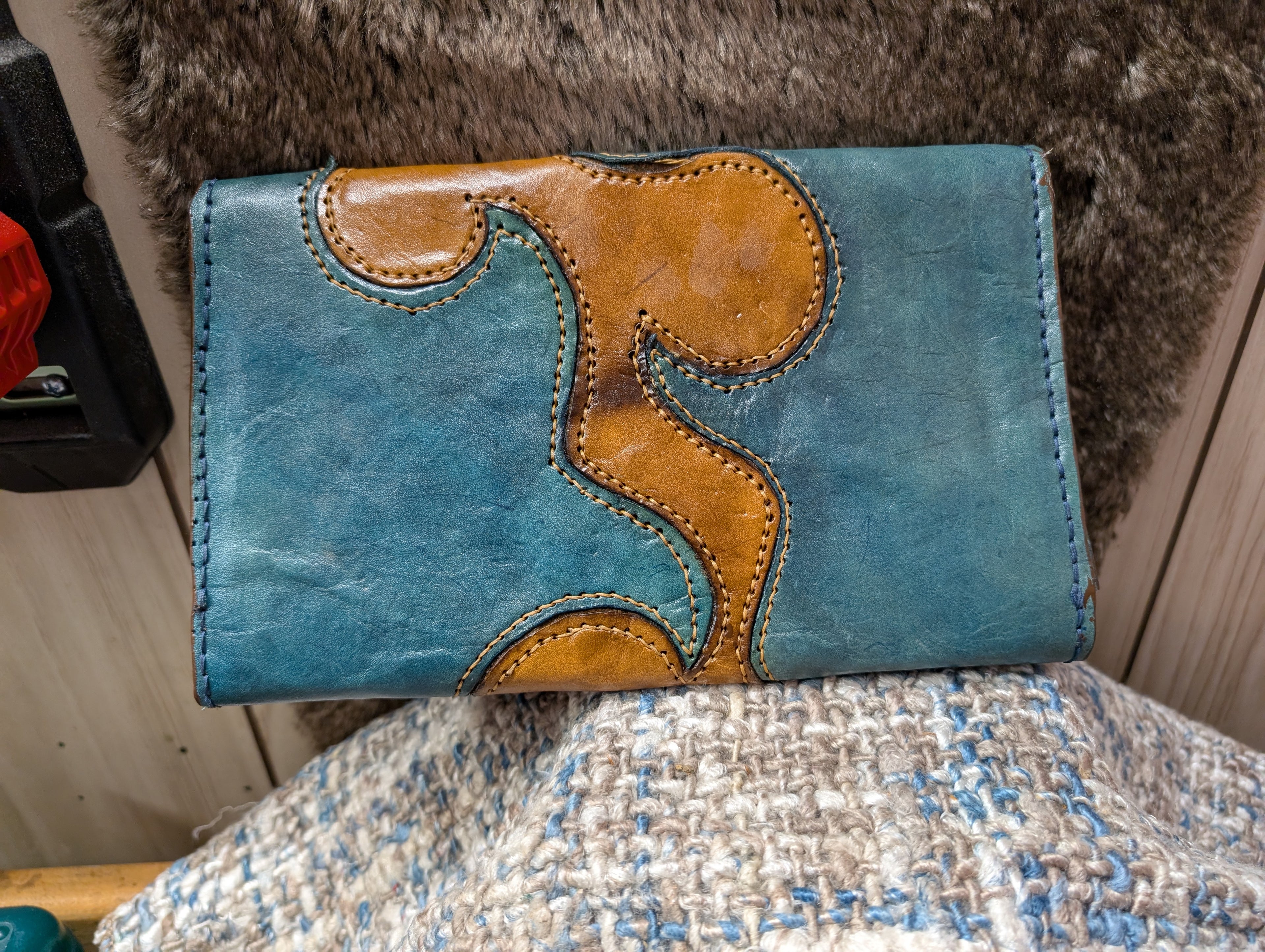 Color block lined clutch