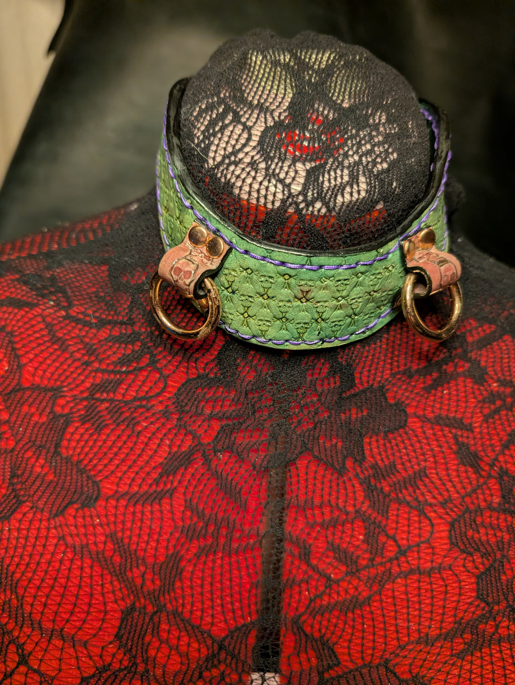 Bondage buckle collar,