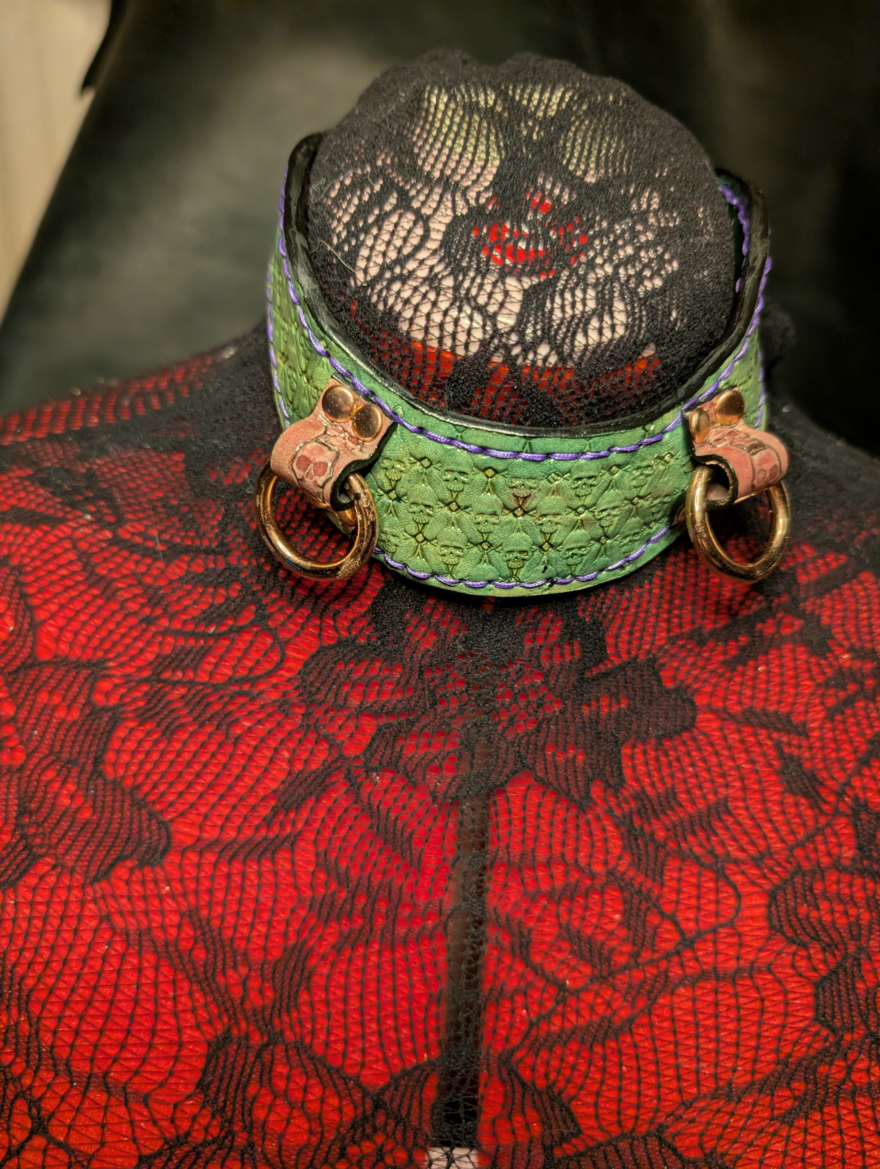 Bondage buckle collar,